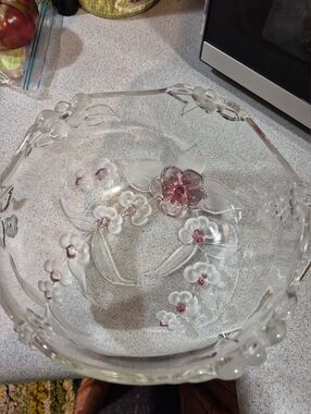 Mikasa "Bella Rosa" pink frosted glass bowl